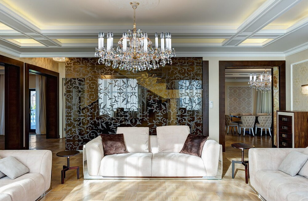 Choosing and placing a crystal chandelier