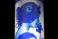 Wazon z ciętego kryształu w kolorze niebieskim SEB320MP