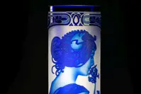 Wazon z ciętego kryształu w kolorze niebieskim SEB320MP