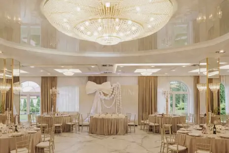 Kryształowe żyrandole do sal weselnych