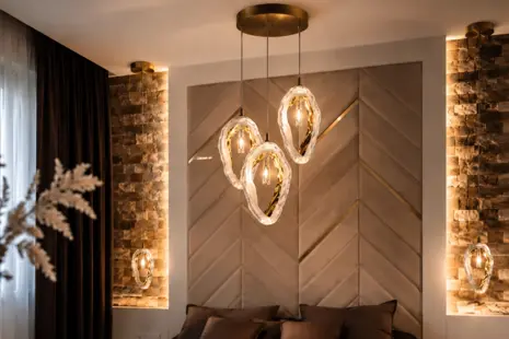 Inspiracje dla Ciebie: Wiszące lampy do sypialni i nowoczesne żyrandole nad łóżko