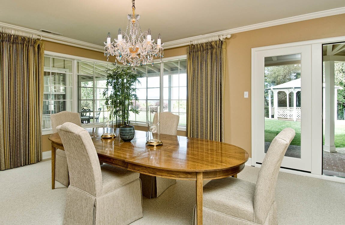 Crystal chandelier above the dining table in provance style EL111645