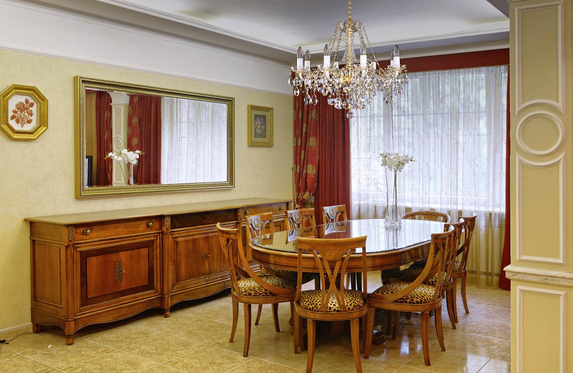 Chandelier above the dining table L130CE